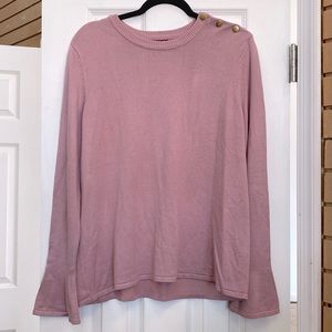 Seater with bell sleeves and gold buttons